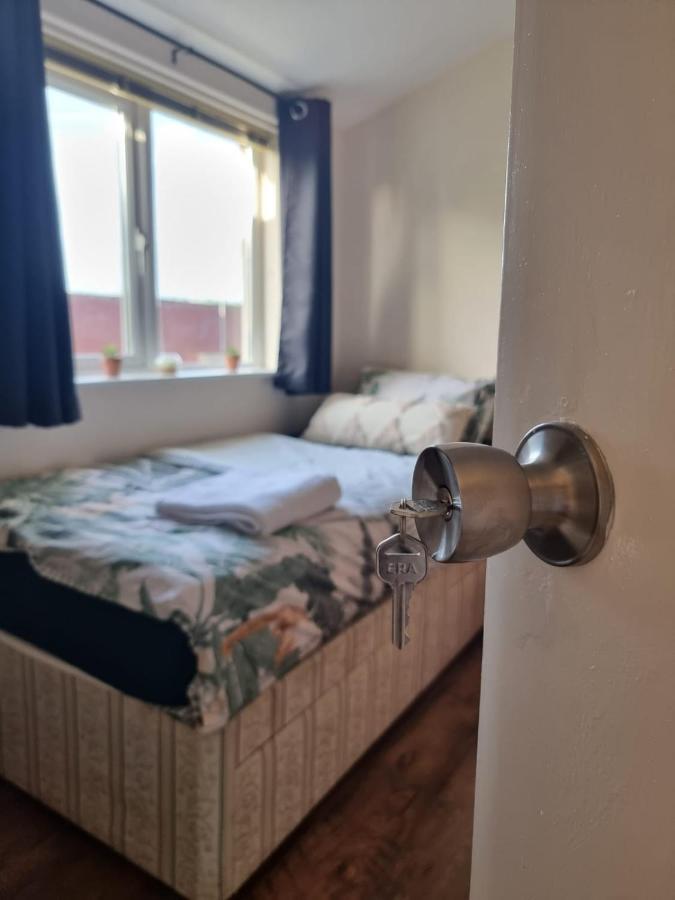Private Rooms Bath Exterior photo